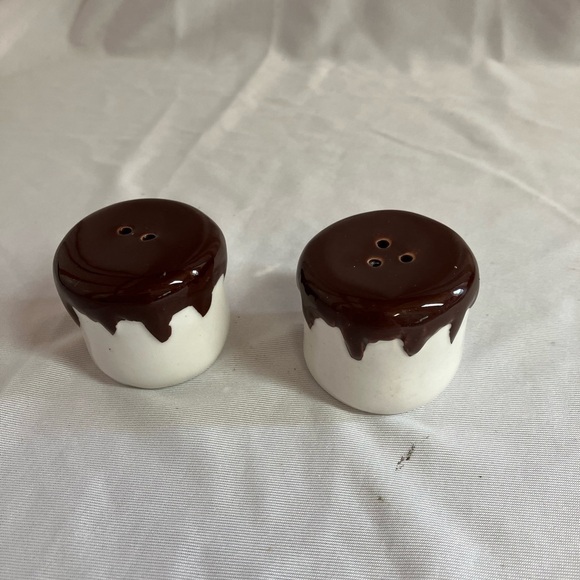 Cute Chocolate Drip Marshmallow Salt and Pepper Shakers - Picture 3 of 7